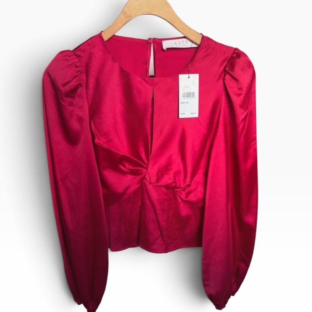 ASTR the Label Red Satin Twist Front Keyhole Blouse AT17917A Womens XS NWT